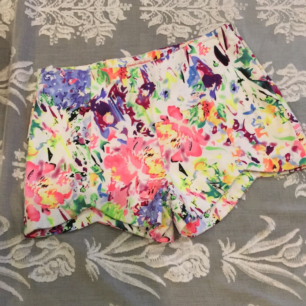 Floral Printed Scalloped shorts